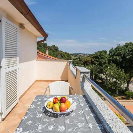 Apartment Emil Pula