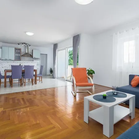 Apartament Emil Pula